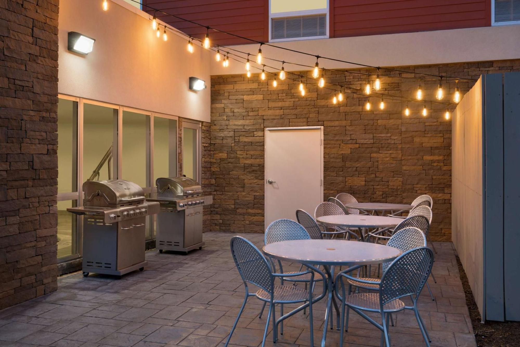 Home2 Suites By Hilton Roanoke Exterior foto